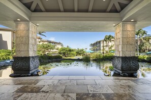 Property grounds - Luxurious 2 bed 3 bath Waipouli Beach Resort Rental (Kapaa)