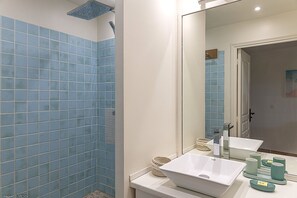 Hair dryer, towels, soap - Nice condo in Orient bay (St. Martin)