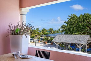 Outdoor dining - Nice condo in Orient bay (St. Martin)