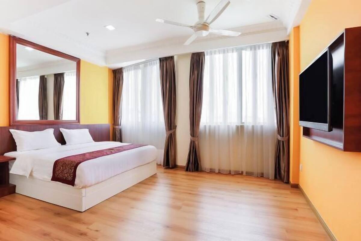 Desk, WiFi (free), bed sheets