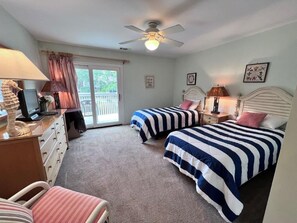 3 bedrooms, desk, iron/ironing board, WiFi - Close to the Beach! 3 Bed 3 Bath Townhouse with free tennis/pickleball! (Hilton Head)
