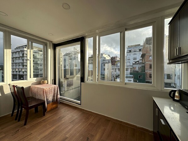Departamento, 1 habitación | Escritorio, espacio para trabajar con laptop y wifi gratis 