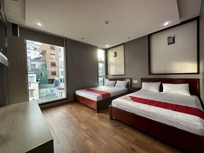 Desk, laptop workspace, free WiFi - OYO 1205 Thien An Hotel (Da Lat)