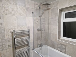 House | Bathroom | Shower, hair dryer, towels - Stunning 3-bed Home Near City Centre, Chic Comfort (Birmingham)