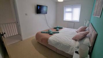 House | 3 bedrooms, free WiFi, bed sheets