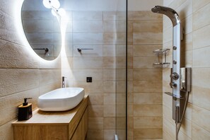 Superior Apartment, 1 Bedroom | Bathroom | Shower, hydromassage showerhead, hair dryer, towels - Krinis houses next the old harbour (Chania)