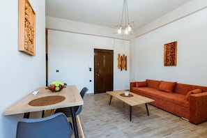 Deluxe Apartment, Balcony | Living area | 32-inch Smart TV with cable channels - Krinis houses next the old harbour (Chania)
