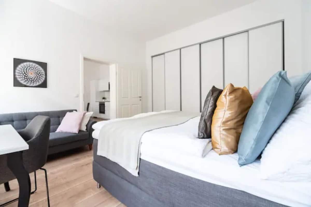 Apartment (13) | 2 bedrooms, individually decorated, individually furnished, desk