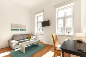 Apartment (8) | Individually decorated, individually furnished, desk, blackout drapes - Luxurious and Bright, 5 min walk to city center (Vienna)