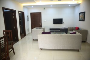 Smart TV, fireplace - Gulberg Suites (Lahore)