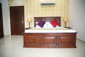 2 bedrooms, WiFi, bed sheets, wheelchair access - Gulberg Suites (Lahore)