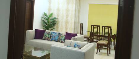 Una Smart TV, una chimenea