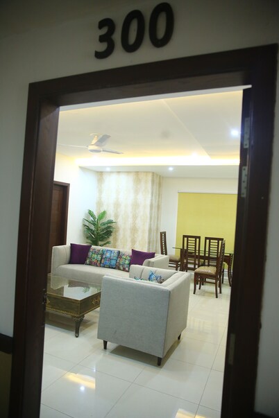 Gulberg Suites