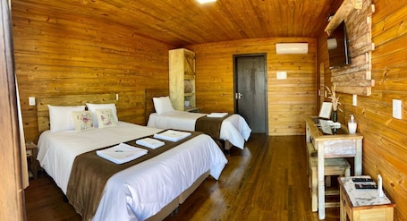 Quadruple Room | Free WiFi, bed sheets