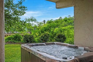 Bain à remous extérieur