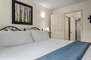 2 slaapkamers, een strijkplank/strijkijzer, gratis wifi, beddengoed