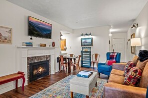 TV, fireplace
