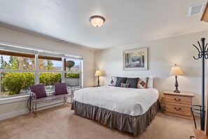 4 Schlafzimmer, Schreibtisch, Bügeleisen/Bügelbrett, kostenloses WLAN