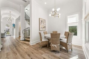 Dining - "Villa by the Sea" Sleeps 11-Newly remodeled (Santa Rosa Beach)