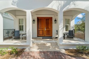 Exterior detail - "Villa by the Sea" Sleeps 11-Newly remodeled (Santa Rosa Beach)