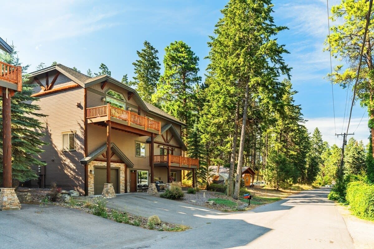 Lakeside Bliss, Sleeps 8, Family Retreat