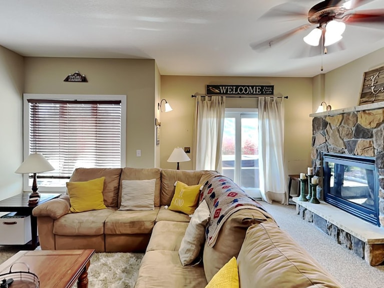 Lake House #9 | Lake Views & Hot Tub + 5 Minutes To The Slopes! - Deep Creek Lake, MD