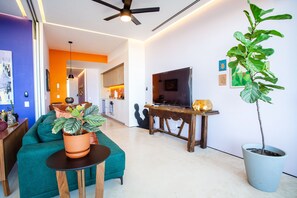 Televisión y chimenea 