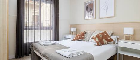 2 bedrooms, iron/ironing board, bed sheets
