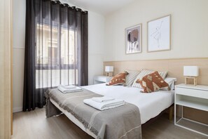 2 slaapkamers, een strijkplank/strijkijzer, beddengoed