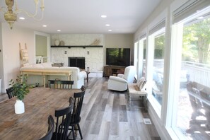 Télévision, cheminée