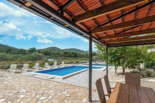 Villa Emanuel in Ljubitovica  - Haus für 4-6 Personen