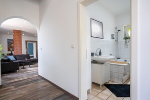 Free toiletries, hair dryer, towels, soap - Superior Apartment 2 - 9 Personen Küche TV (Castrop-Rauxel)