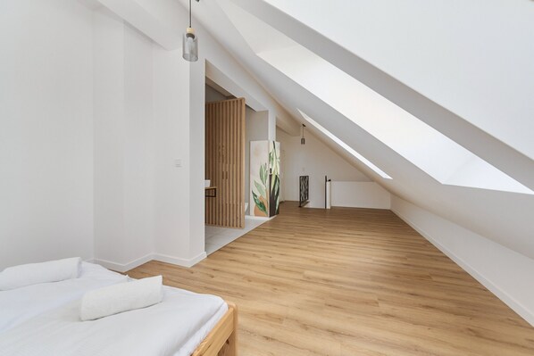 2 bedrooms, bed sheets - Spacious Family Apartment by Renters (Wroclaw)