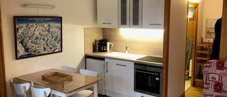 Frigorifero, forno, macchina per tè/caffè, tostapane