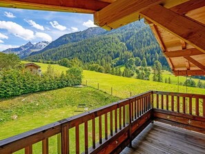 Property grounds - Chalet, wifi, view mountain, swimming pool, sauna, terrace, fireplace or stove, parking, tv, 180m² (Peisey-Nancroix)