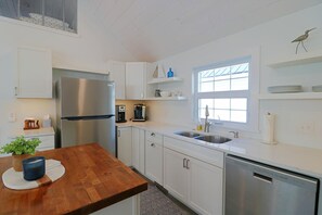 House, 3 Bedrooms | Private kitchen | Coffee/tea maker