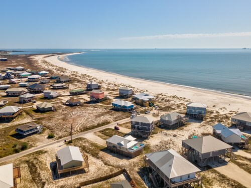 Feelin' Salty - 107 Quebec 4 Bedroom Home by RedAwning