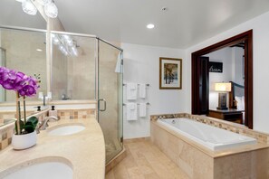 Kondominium, 2 kamar tidur | Kamar mandi | Handuk