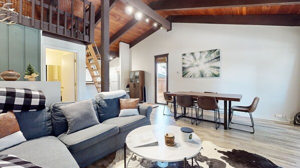 콘도, 침실 2개 | 거실 공간 | 스마트 TV, 스트리밍 서비스