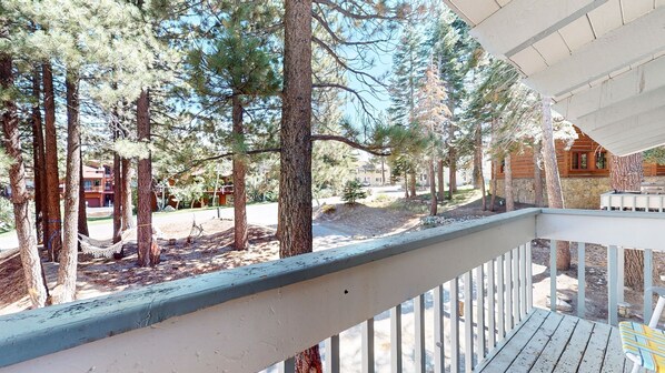 Condo, 2 Bedrooms | Property grounds