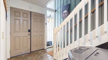 Condo, 2 Bedrooms | Interior