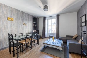 City Apartment | Living area | Flat-screen TV - Résidence Kméléon (Le Mans)