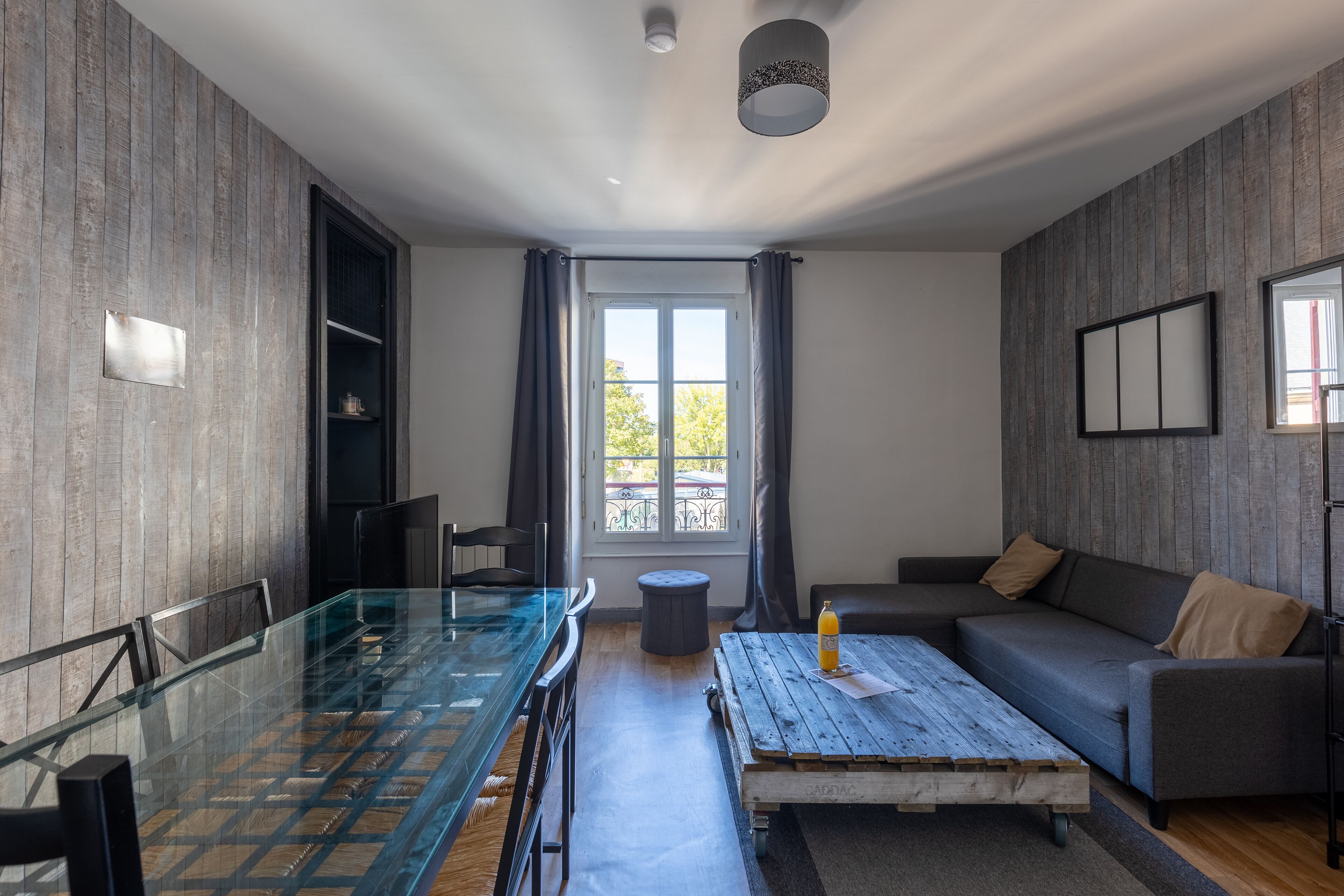 City Apartment | Living area | Flat-screen TV