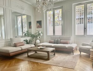 Living area - Appartement Élégant à Deux pas de la Tour Eiffel (PARIS)