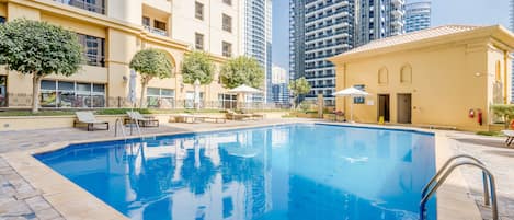 Piscine extérieure, piscine chauffée