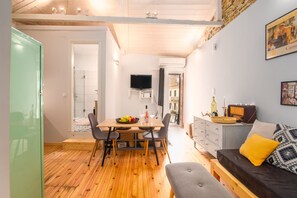 Design-Apartment | Wohnbereich | LCD-Fernseher