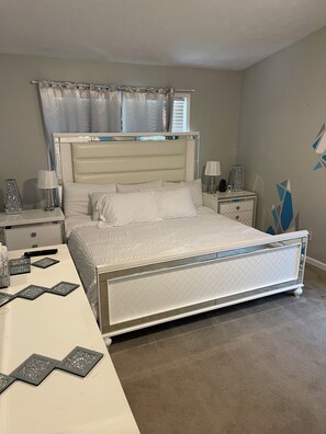 4 chambres, coffres-forts dans les chambres, fer et planche à repasser