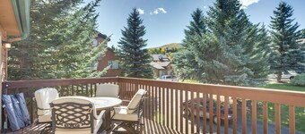 Cozy Colorado Retreat w/ Deck, Grill & Pool Access