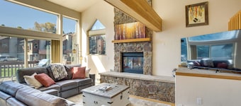 Cozy Colorado Retreat w/ Deck, Grill & Pool Access