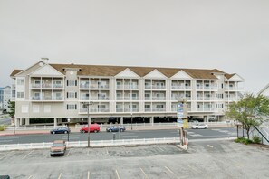 Apartment (3 Bedrooms) | Interior - Walk to Boardwalk! Ocean City Coastal Gem w/ Deck (Ocean City)
